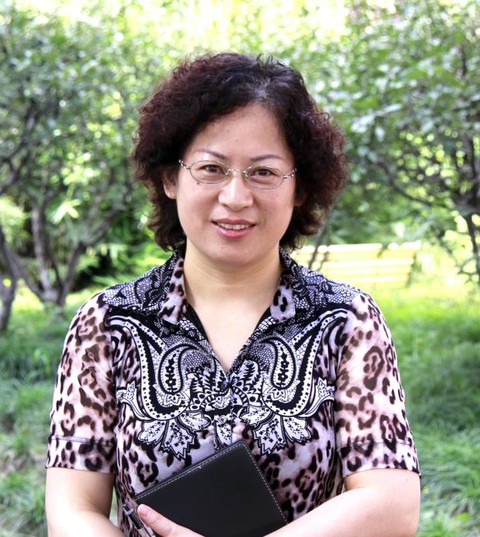 上海市西南位育中学校长助理、国际部主任黄徐娟