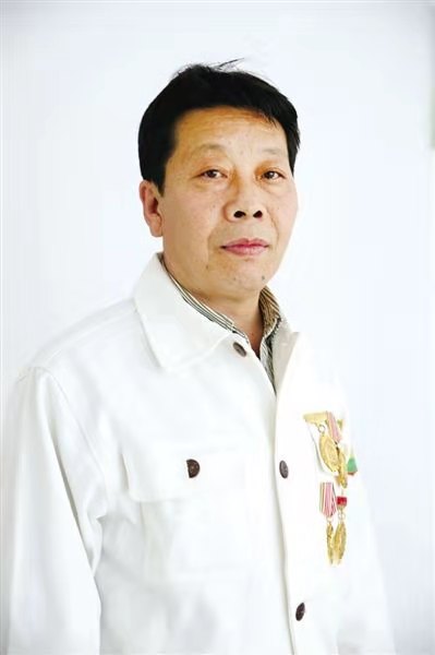 大国工匠卢仁峰图片